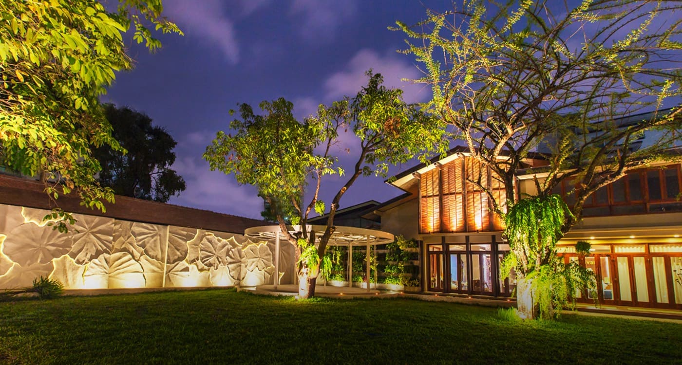 divana nurture spa ยามค่ำคืน