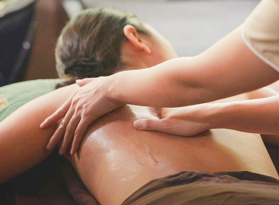 Ashiyu Foot Soak & Refreshing Foot Toner • Lymphatic Drainage Body Massage 2,850 THB | 100 Minutes