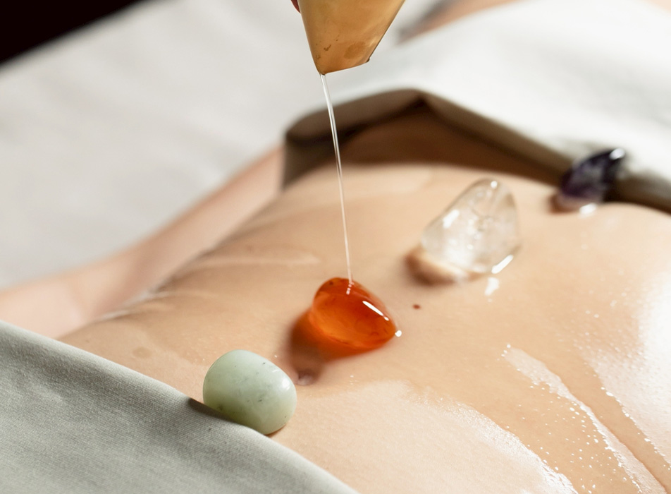 Ashiyu Foot Soak & Refreshing Foot Toner • Gold Leaves & Ginseng Oil Body Cover • Gum Honey Body Scrub 8,250 THB | 270 Minutes