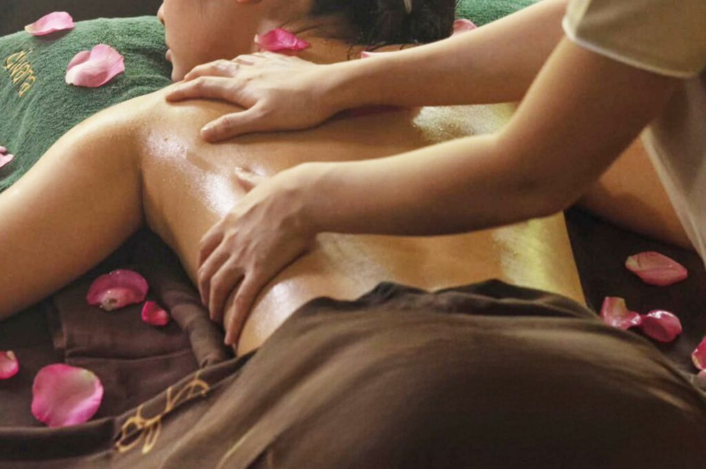 Tech Neck and Smartphone Pinky: 5 Signs You Need a Specialized Trigger Finger Massage