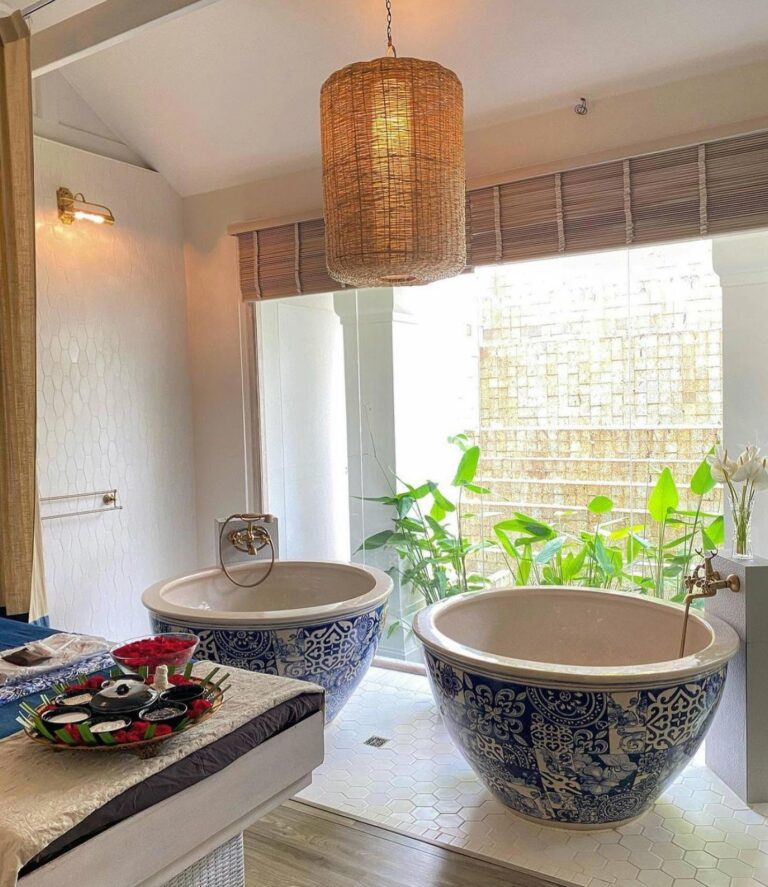 Anniversary Surprise Package Guide: Personalized Suites, Floral Milk Baths, and Champagne