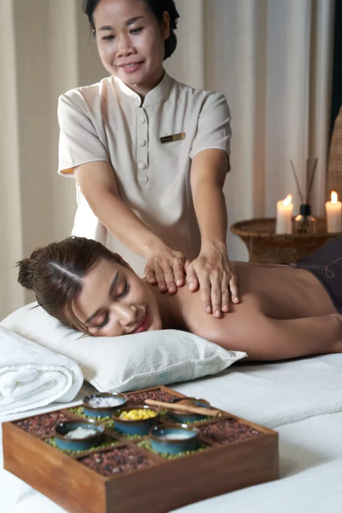 Cabin Pressure Recovery: How Aromatherapy Oil Massage Restores Venous Circulation After Long Flights