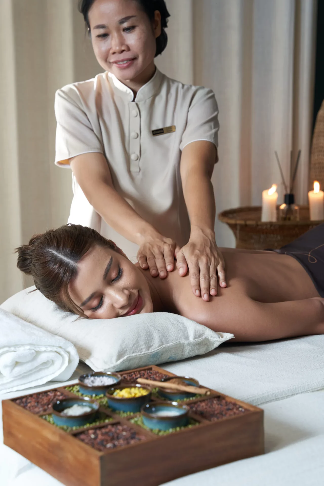 Cabin Pressure Recovery: How Aromatherapy Oil Massage Restores Venous Circulation After Long Flights
